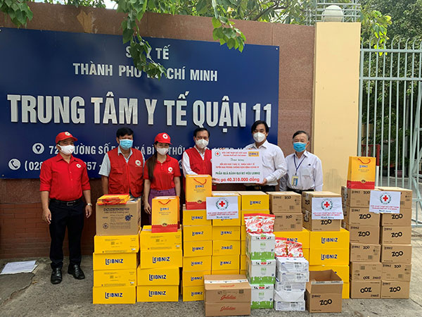 TP. Hồ Chí Minh: Hơn 10.000 sản phẩm hàng hóa hỗ trợ người dân và lực lượng y tế tuyến đầu chống dịch - Ảnh 2.