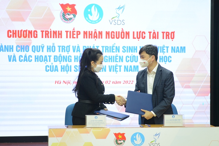 Hội Sinh viên Việt Nam tiếp nhận 20 tỷ đồng từ bà Lê Nữ Thùy Dương - Ảnh 2.