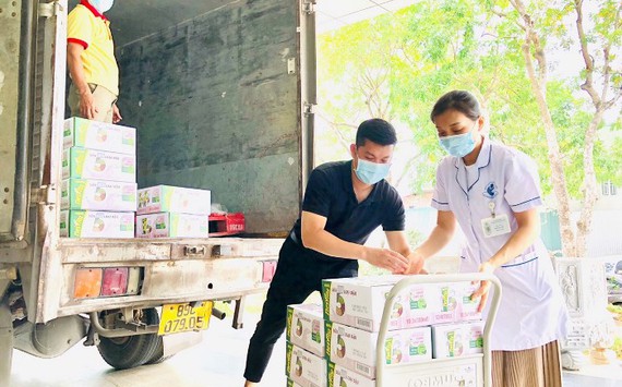 Nestlé Việt Nam hỗ trợ tuyến đầu chống dịch COVID-19